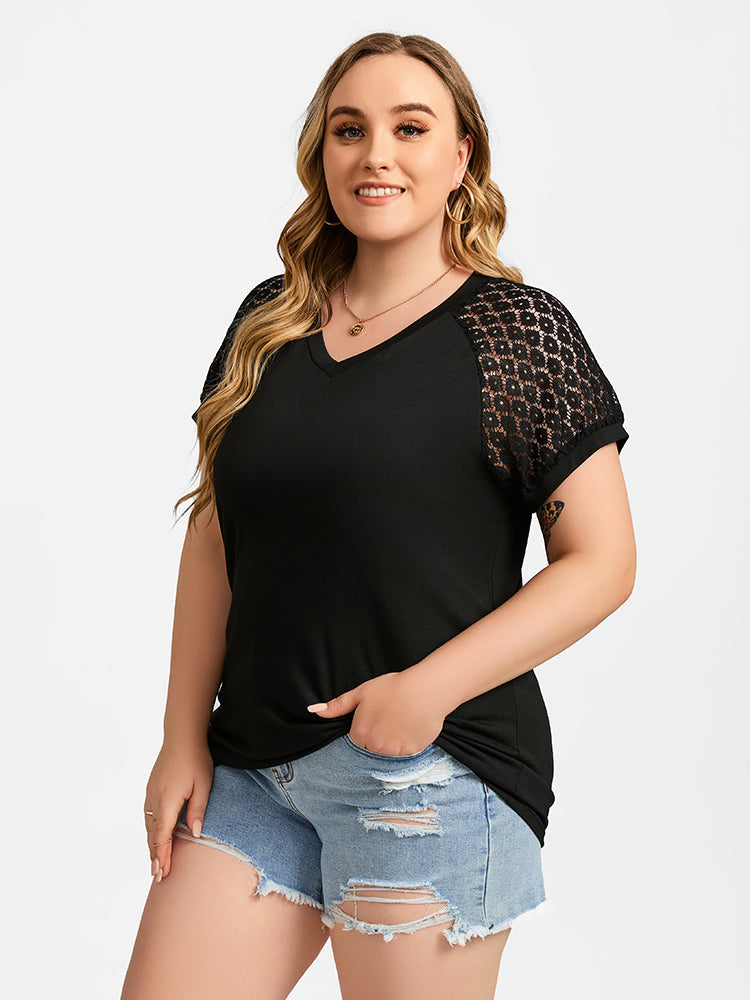 Plus Lace Patchwork V-Neck Puff Sleeve Tee
